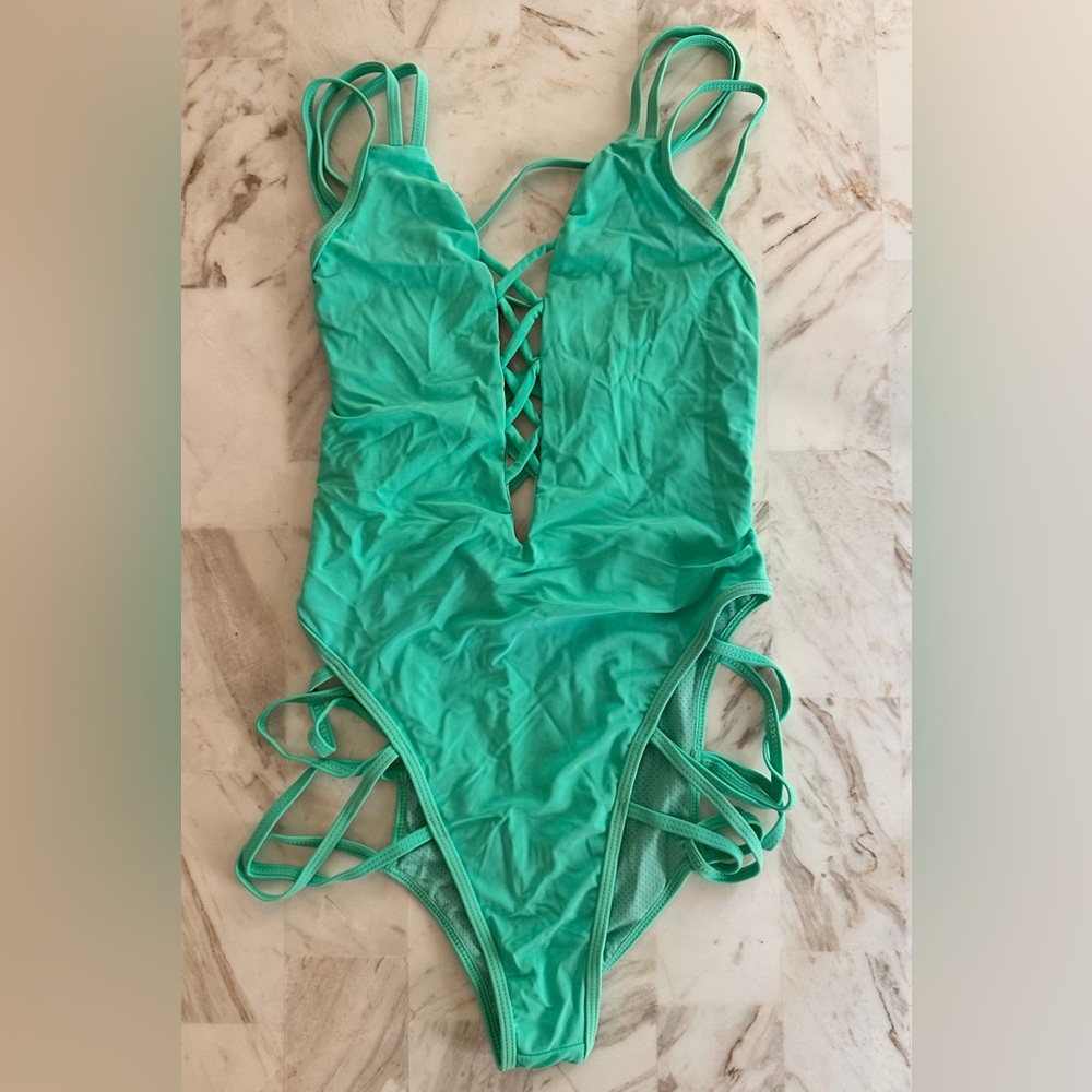 Chic Aqua Women's One Piece Swimsuit